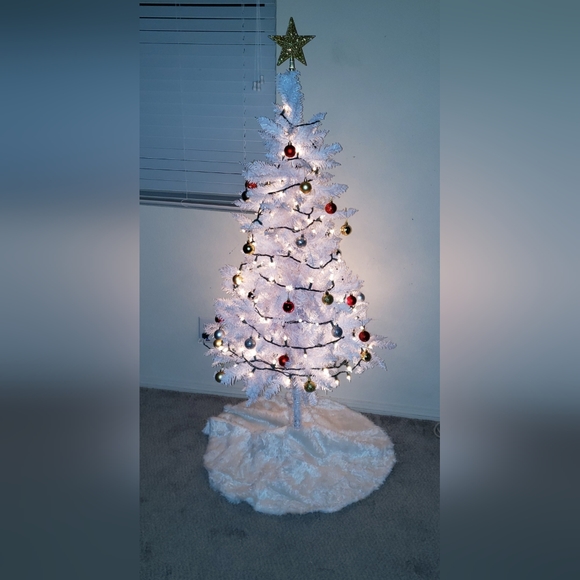 🌲5ft White Christmas Tree🌲 - Picture 3 of 3